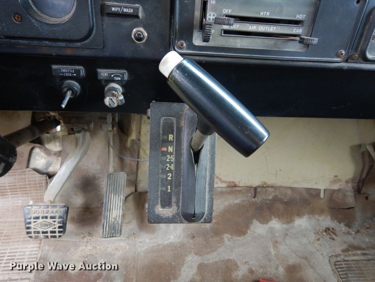 image for item DJ4324 1980 International S1954  grain truck