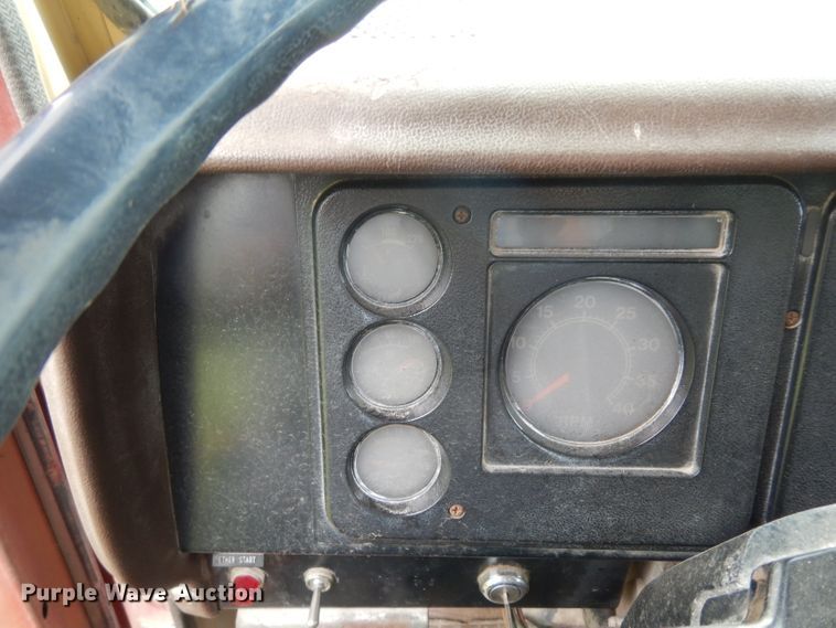 image for item DJ4324 1980 International S1954  grain truck