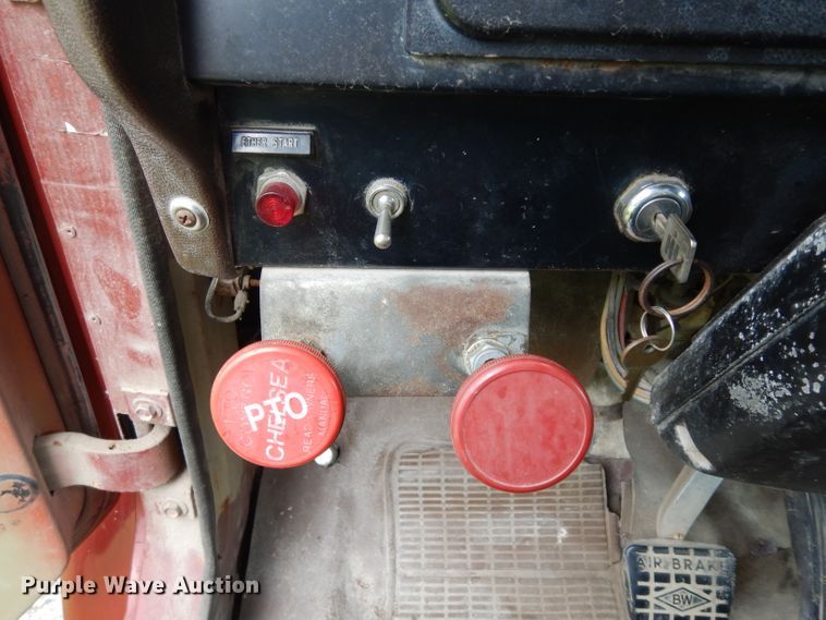 image for item DJ4324 1980 International S1954  grain truck