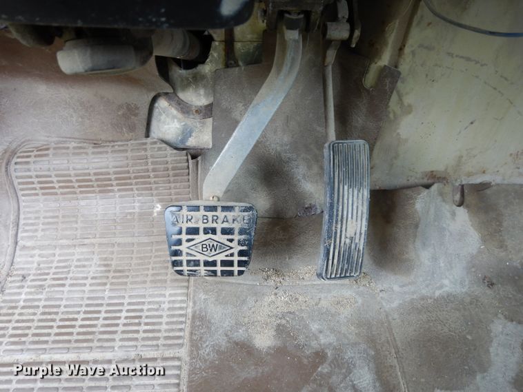 image for item DJ4324 1980 International S1954  grain truck