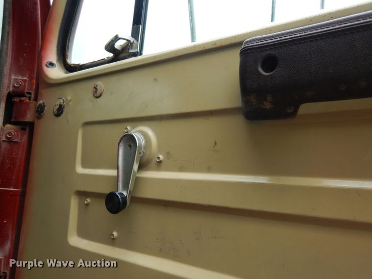 image for item DJ4324 1980 International S1954  grain truck