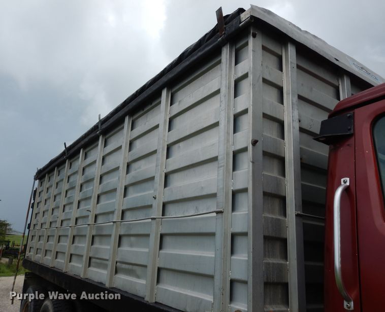 image for item DJ4324 1980 International S1954  grain truck