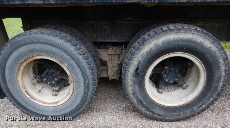 image for item DJ4324 1980 International S1954  grain truck