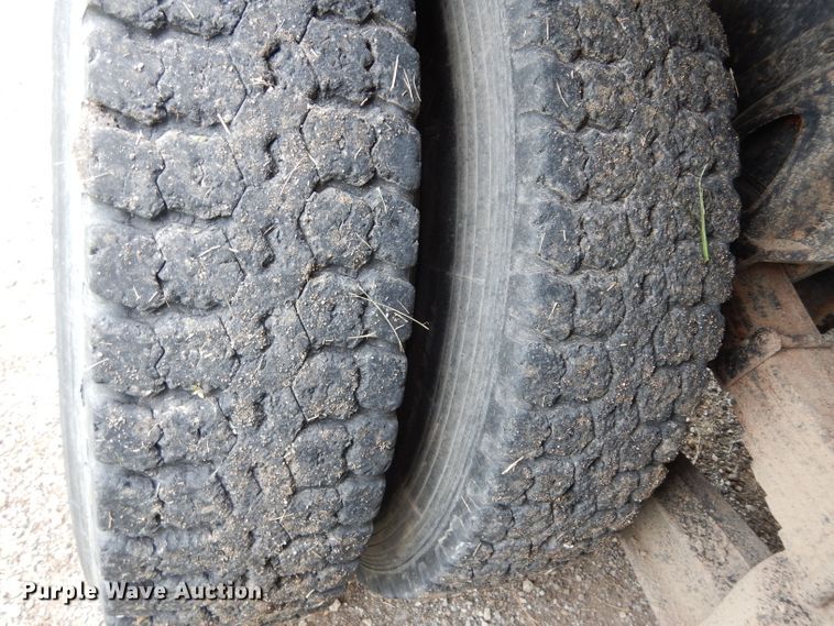 image for item DJ4324 1980 International S1954  grain truck