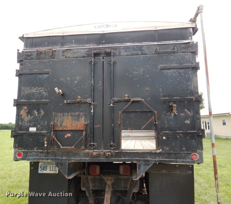 image for item DJ4324 1980 International S1954  grain truck