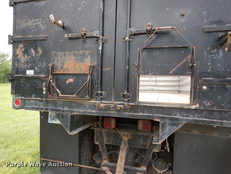 image for item DJ4324 1980 International S1954  grain truck