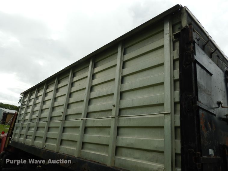 image for item DJ4324 1980 International S1954  grain truck