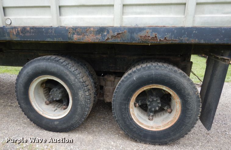 image for item DJ4324 1980 International S1954  grain truck