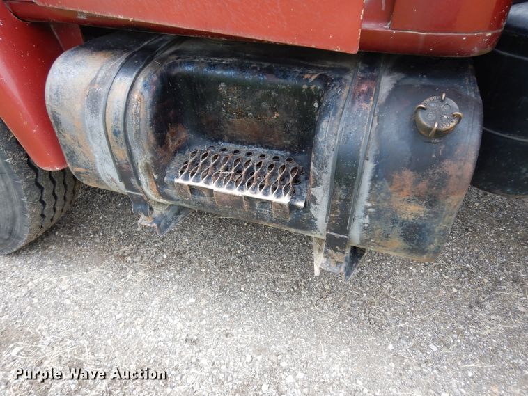 image for item DJ4324 1980 International S1954  grain truck