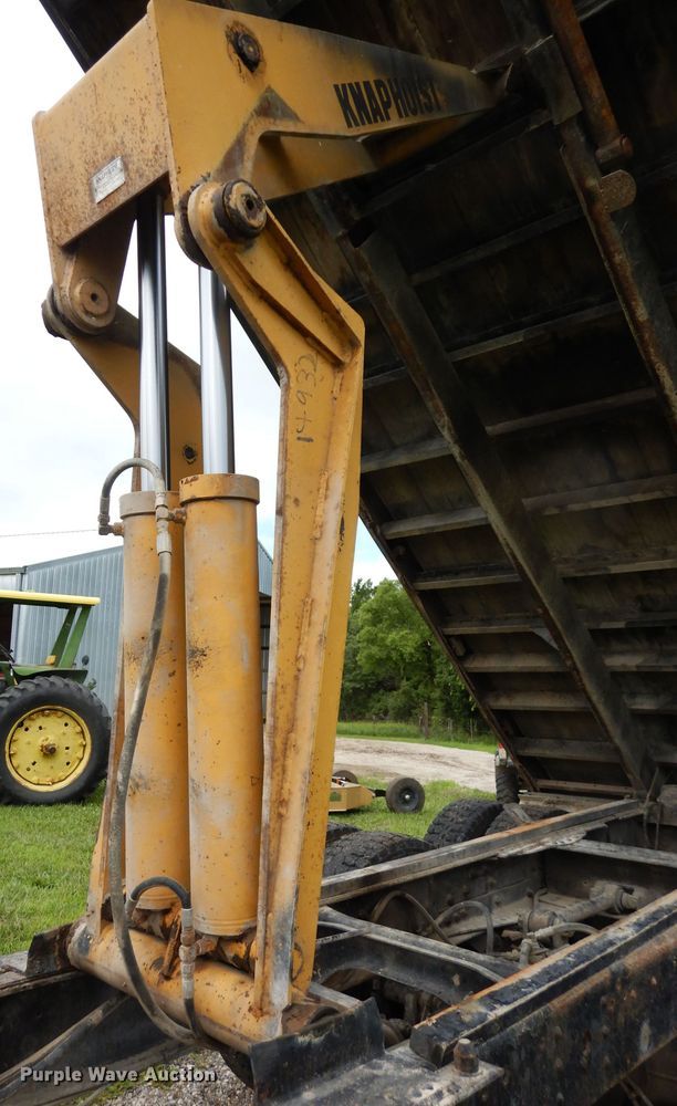 image for item DJ4324 1980 International S1954  grain truck