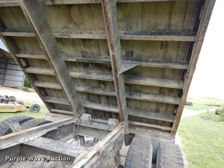 image for item DJ4324 1980 International S1954  grain truck