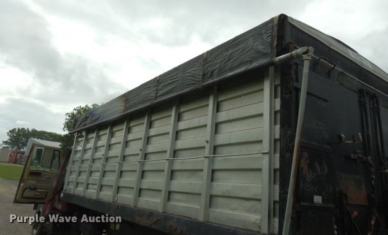 image for item DJ4324 1980 International S1954  grain truck