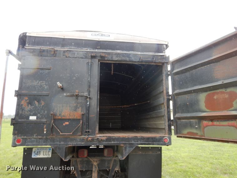 image for item DJ4324 1980 International S1954  grain truck