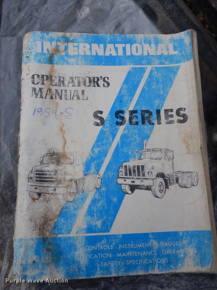 image for item DJ4324 1980 International S1954  grain truck