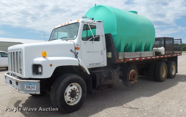 image for item DX9229 1999 International 2654  flatbed truck