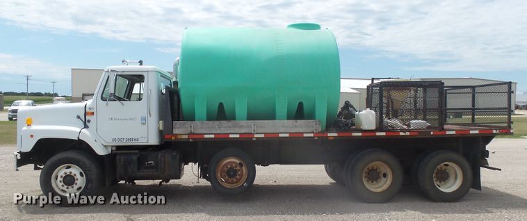 image for item DX9229 1999 International 2654  flatbed truck