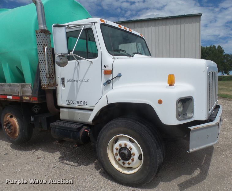 image for item DX9229 1999 International 2654  flatbed truck