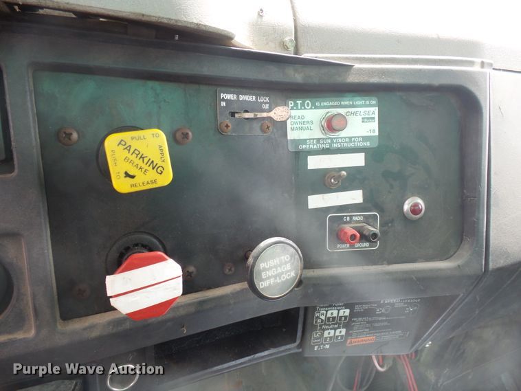 image for item DX9229 1999 International 2654  flatbed truck