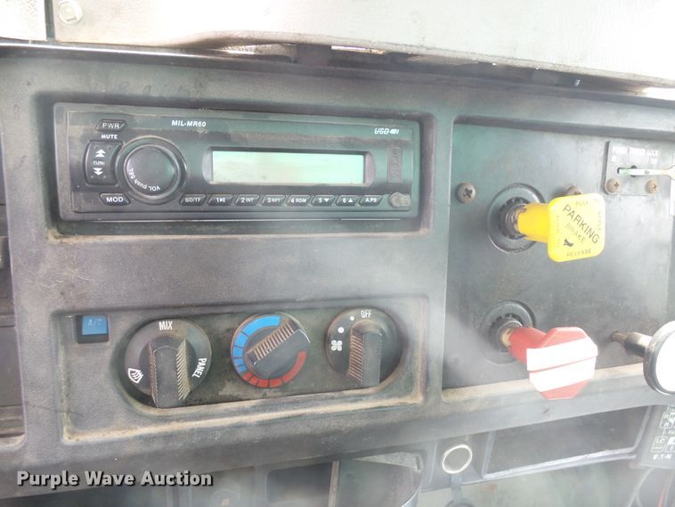 image for item DX9229 1999 International 2654  flatbed truck