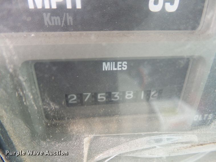 image for item DX9229 1999 International 2654  flatbed truck