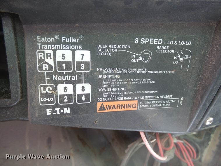 image for item DX9229 1999 International 2654  flatbed truck