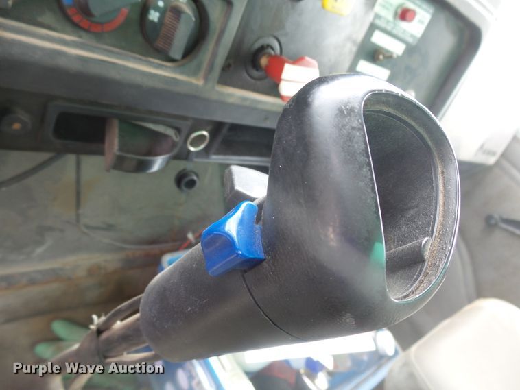 image for item DX9229 1999 International 2654  flatbed truck