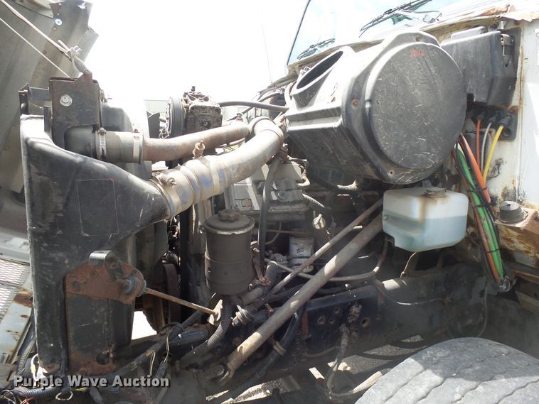 image for item DX9229 1999 International 2654  flatbed truck