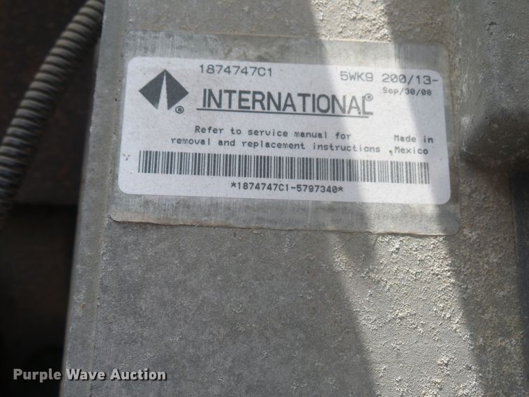 image for item DX9229 1999 International 2654  flatbed truck