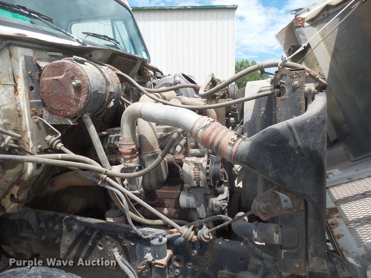 image for item DX9229 1999 International 2654  flatbed truck