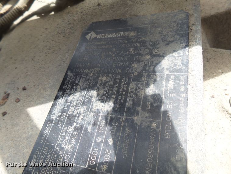 image for item DX9229 1999 International 2654  flatbed truck