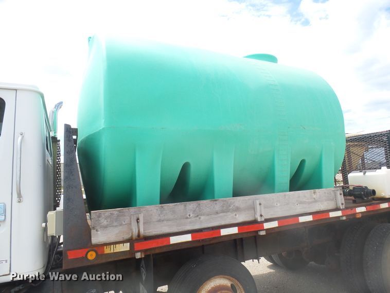 image for item DX9229 1999 International 2654  flatbed truck