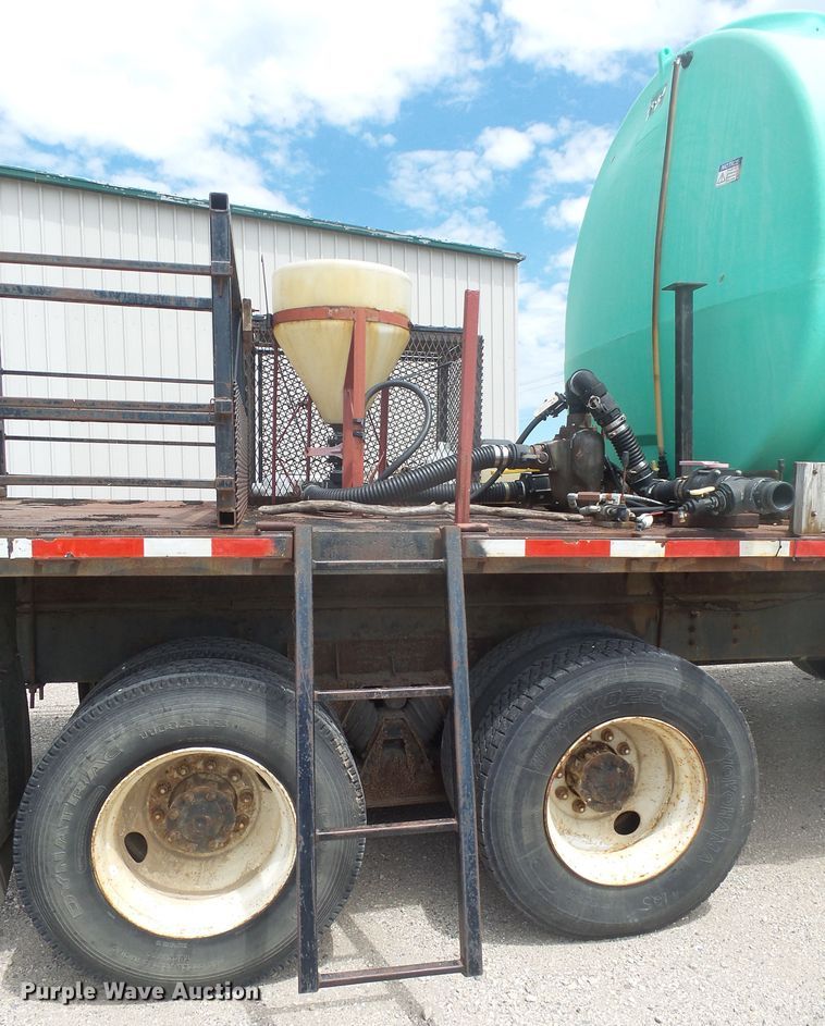 image for item DX9229 1999 International 2654  flatbed truck