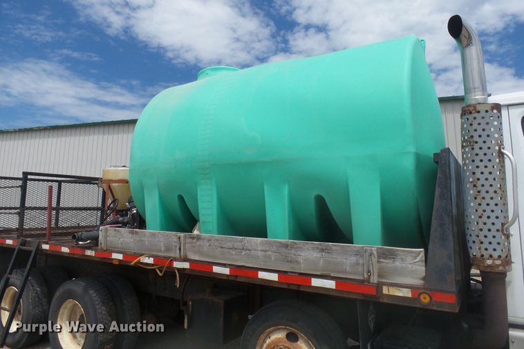 image for item DX9229 1999 International 2654  flatbed truck