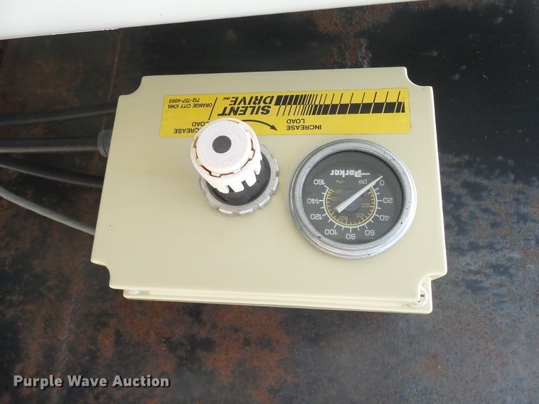 image for item DX9229 1999 International 2654  flatbed truck