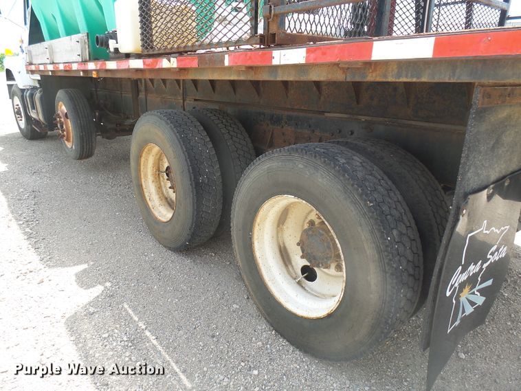 image for item DX9229 1999 International 2654  flatbed truck