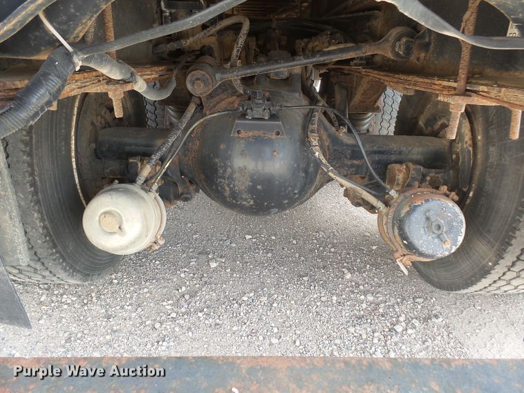 image for item DX9229 1999 International 2654  flatbed truck