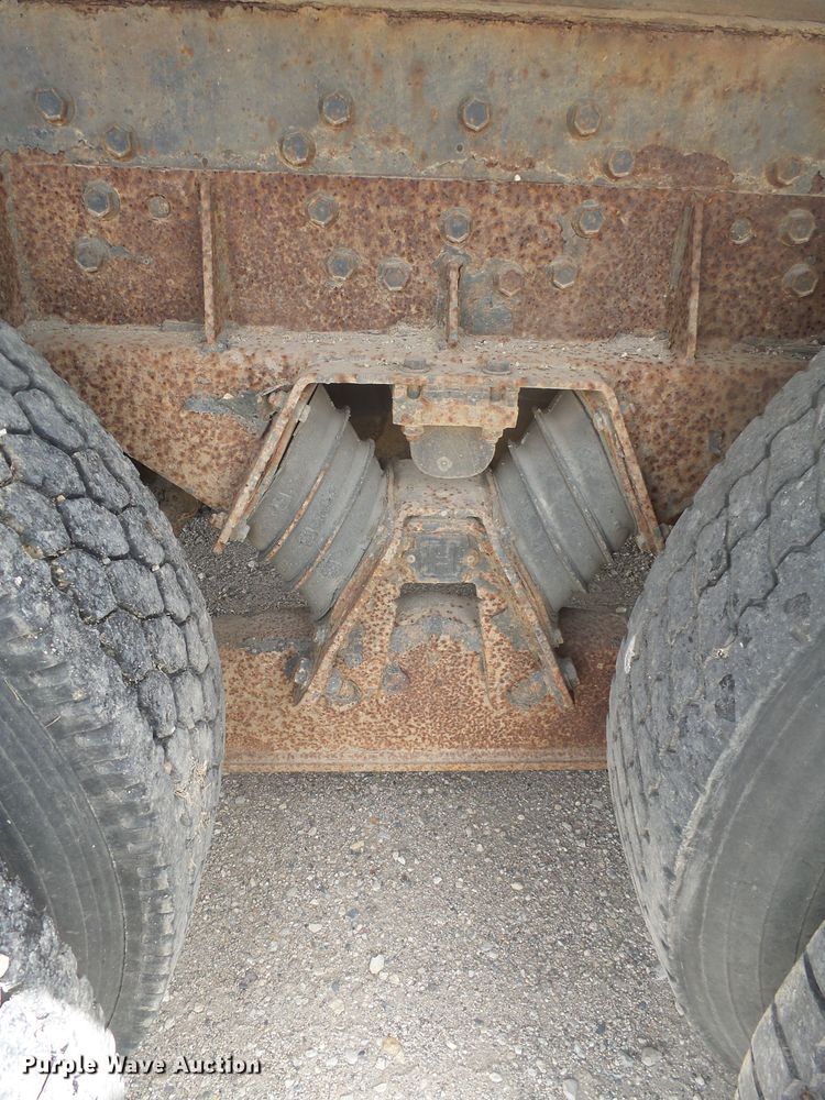 image for item DX9229 1999 International 2654  flatbed truck