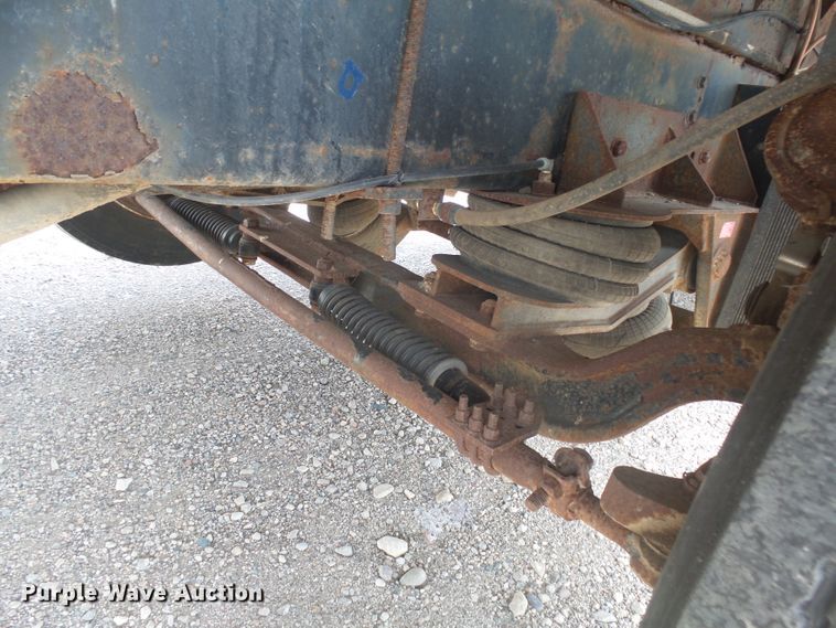 image for item DX9229 1999 International 2654  flatbed truck