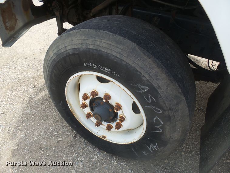 image for item DX9229 1999 International 2654  flatbed truck