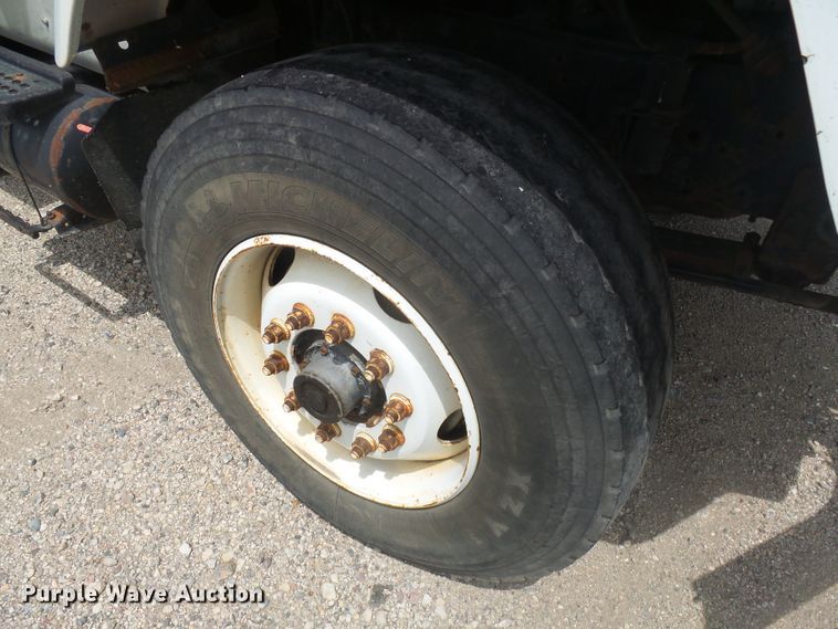 image for item DX9229 1999 International 2654  flatbed truck