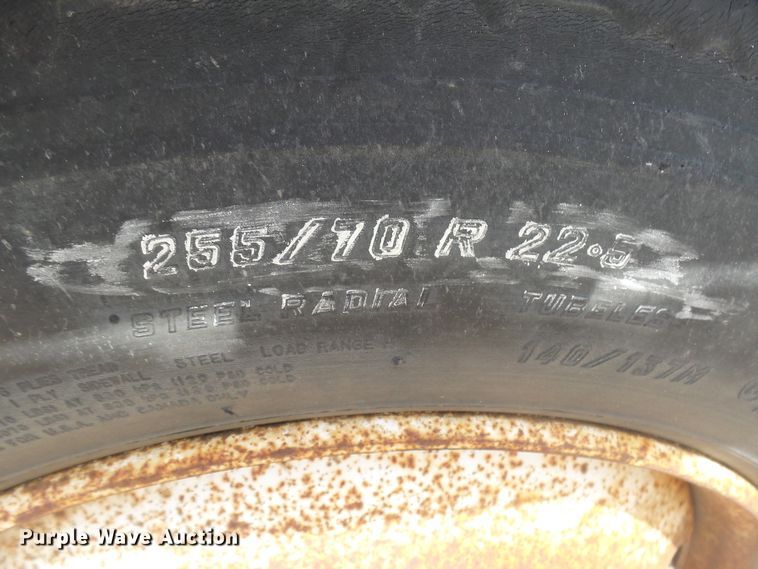 image for item DX9229 1999 International 2654  flatbed truck