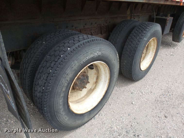 image for item DX9229 1999 International 2654  flatbed truck