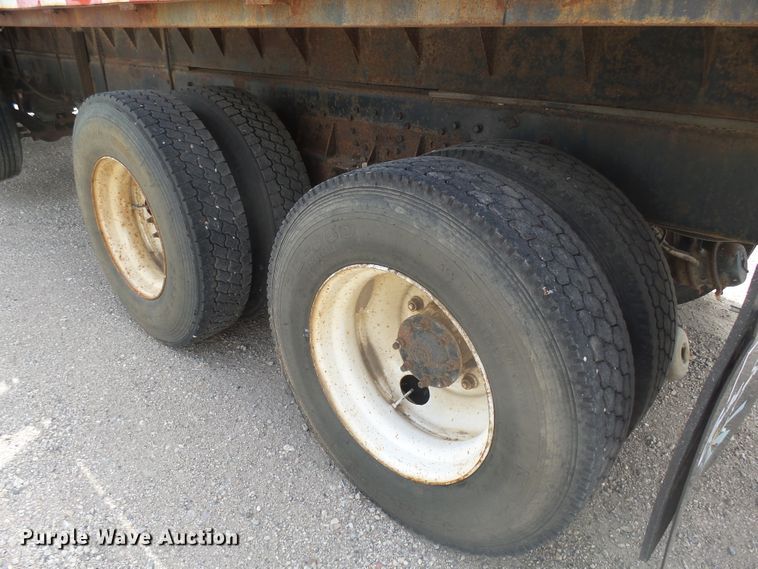 image for item DX9229 1999 International 2654  flatbed truck