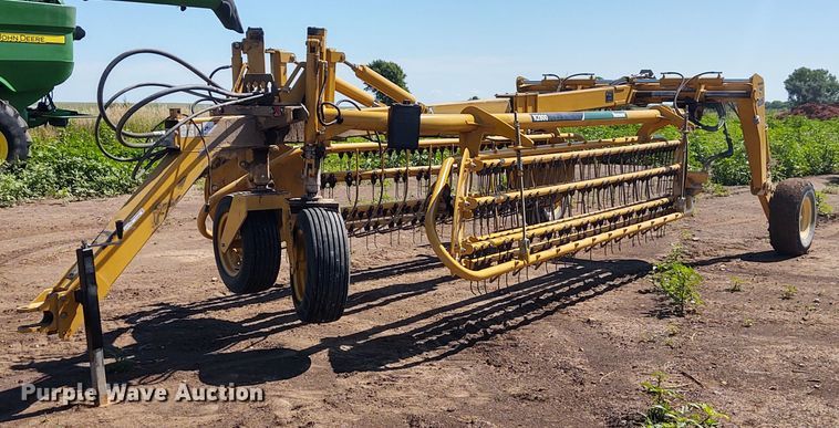image for item EQ9388 2015 Vermeer R2800 hay rake