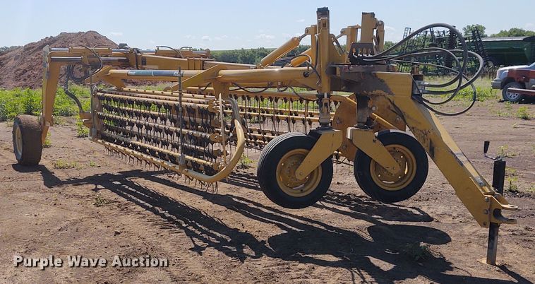 image for item EQ9388 2015 Vermeer R2800 hay rake