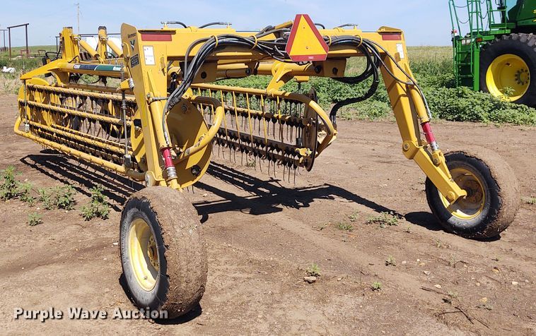 image for item EQ9388 2015 Vermeer R2800 hay rake