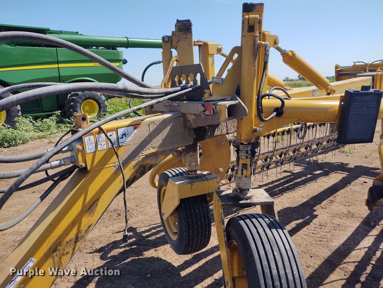 image for item EQ9388 2015 Vermeer R2800 hay rake