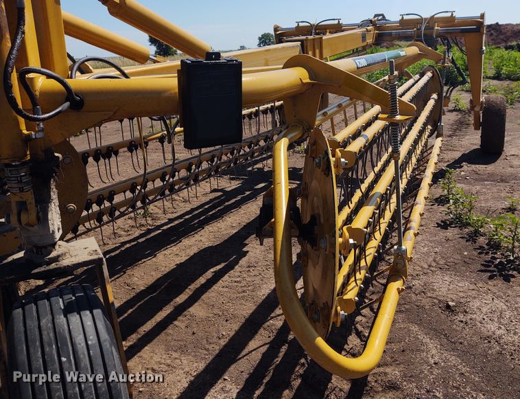 image for item EQ9388 2015 Vermeer R2800 hay rake