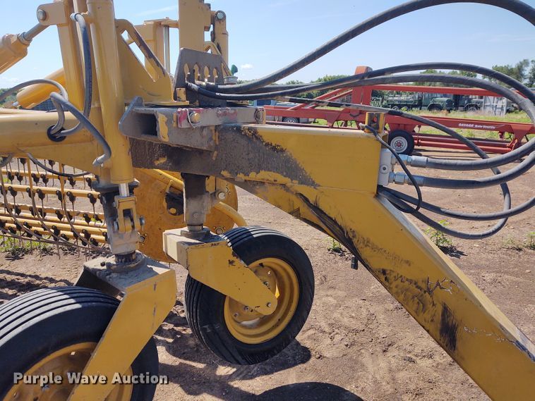 image for item EQ9388 2015 Vermeer R2800 hay rake
