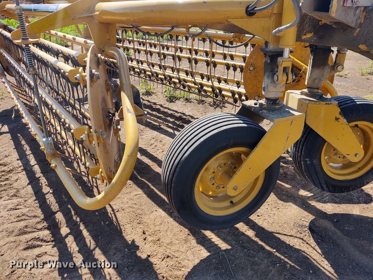 image for item EQ9388 2015 Vermeer R2800 hay rake